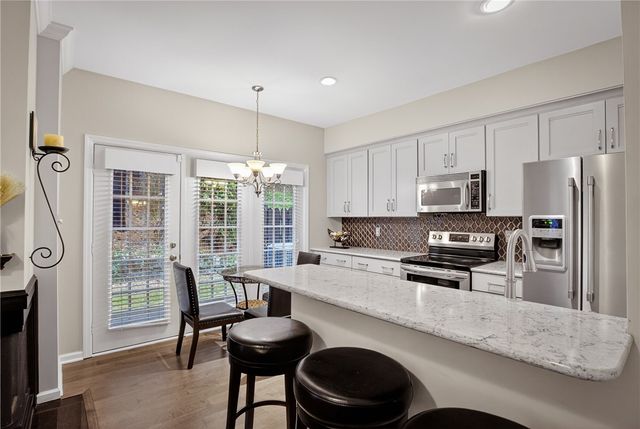 313 Kingsberry Cir, Mt Lebanon, PA 15234