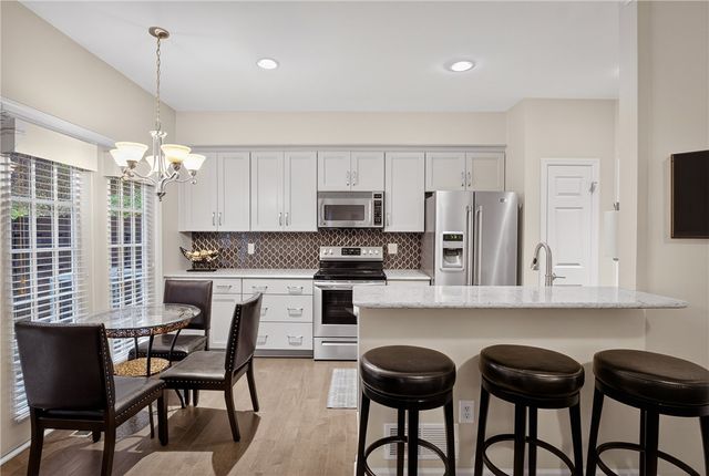 313 Kingsberry Cir, Mt Lebanon, PA 15234