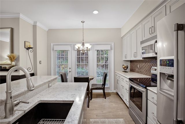 313 Kingsberry Cir, Mt Lebanon, PA 15234
