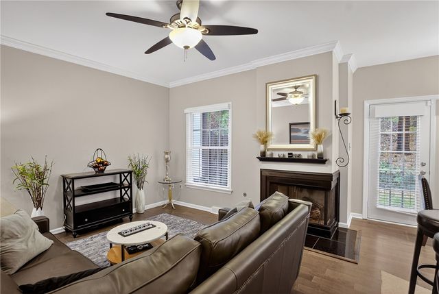 313 Kingsberry Cir, Mt Lebanon, PA 15234