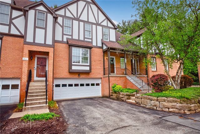 313 Kingsberry Cir, Mt Lebanon, PA 15234