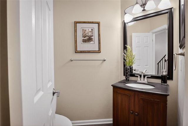 313 Kingsberry Cir, Mt Lebanon, PA 15234