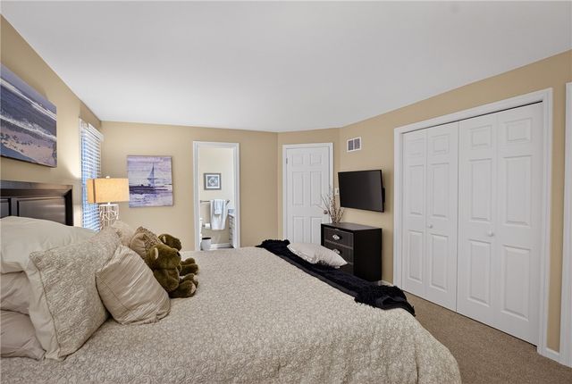313 Kingsberry Cir, Mt Lebanon, PA 15234