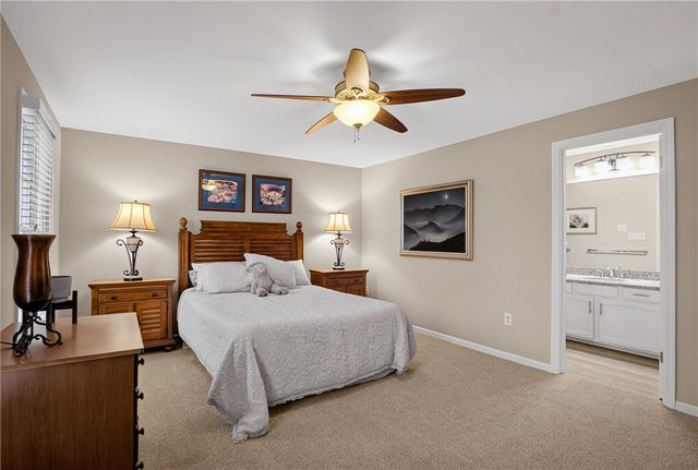 313 Kingsberry Cir, Mt Lebanon, PA 15234