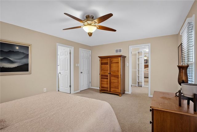 313 Kingsberry Cir, Mt Lebanon, PA 15234