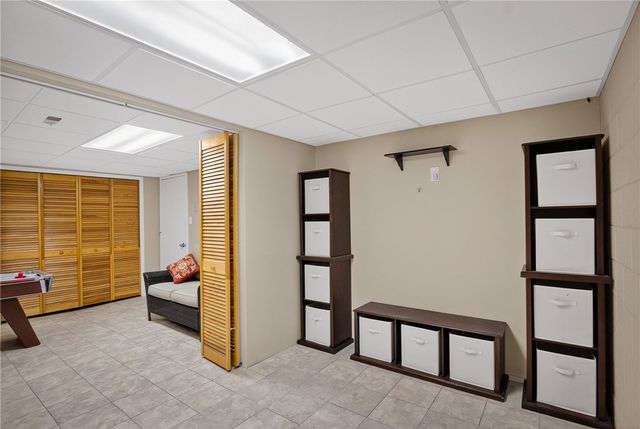 313 Kingsberry Cir, Mt Lebanon, PA 15234
