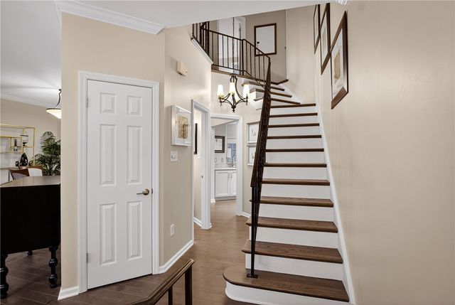 313 Kingsberry Cir, Mt Lebanon, PA 15234