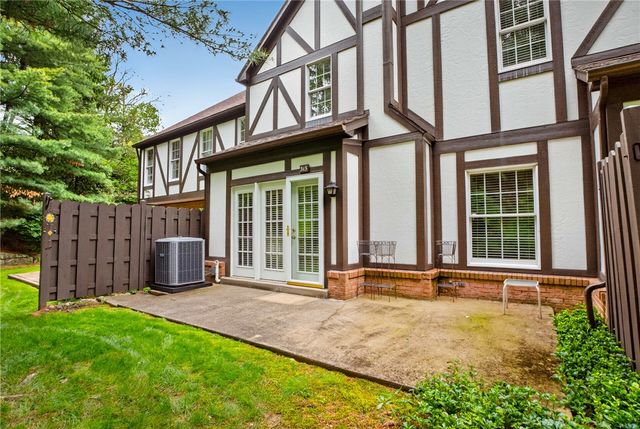 313 Kingsberry Cir, Mt Lebanon, PA 15234
