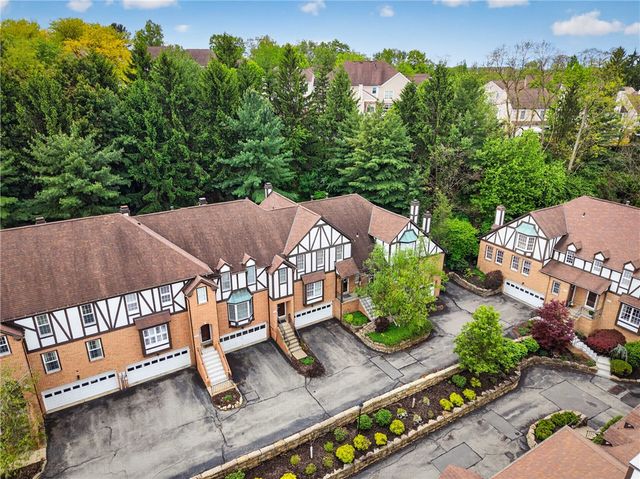 313 Kingsberry Cir, Mt Lebanon, PA 15234