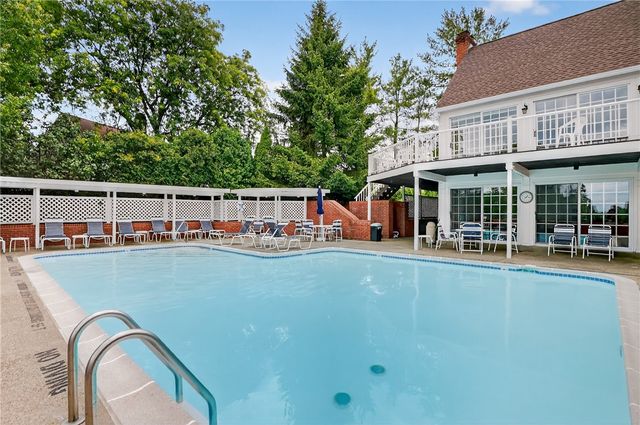 313 Kingsberry Cir, Mt Lebanon, PA 15234