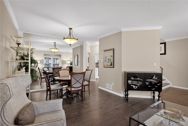 313 Kingsberry Cir, Mt Lebanon, PA 15234