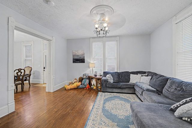 130 W Prescott Ave, Salina, KS 67401