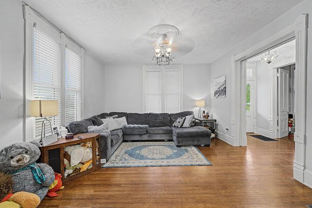 130 W Prescott Ave, Salina, KS 67401