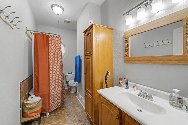 130 W Prescott Ave, Salina, KS 67401