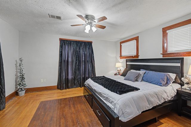 130 W Prescott Ave, Salina, KS 67401