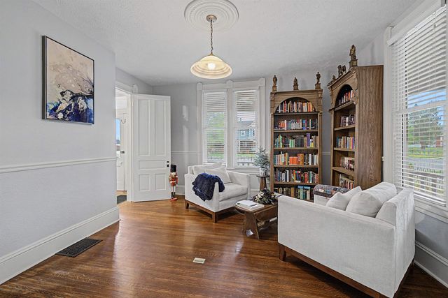 130 W Prescott Ave, Salina, KS 67401