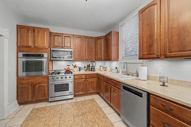 130 W Prescott Ave, Salina, KS 67401