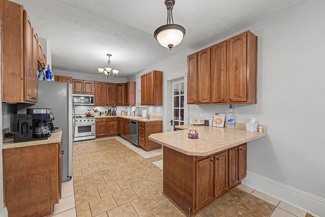 130 W Prescott Ave, Salina, KS 67401