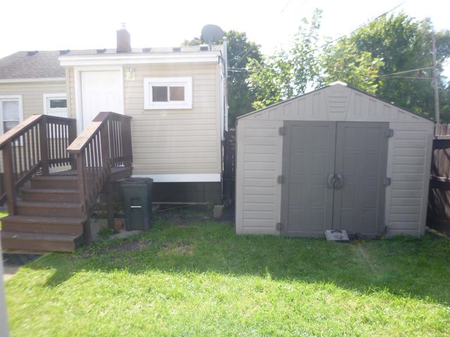 110 Manatee Avenue, Hazel Park, MI 48030