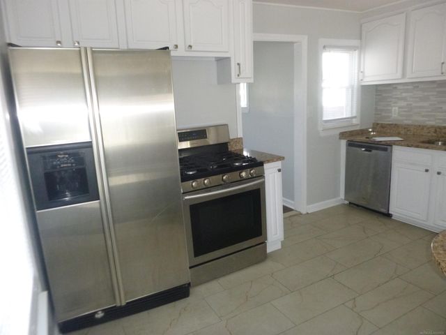 110 Manatee Avenue, Hazel Park, MI 48030