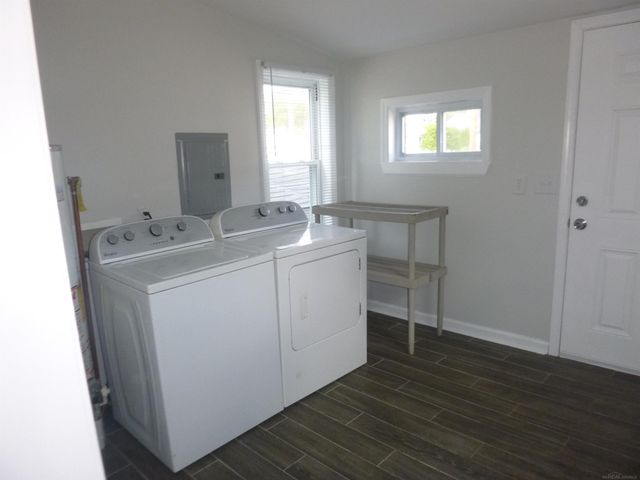 110 Manatee Avenue, Hazel Park, MI 48030