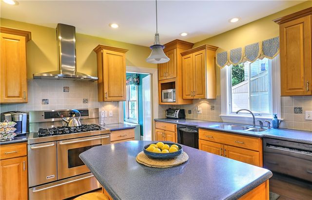 41 Stadium Road, Providence, RI 02906