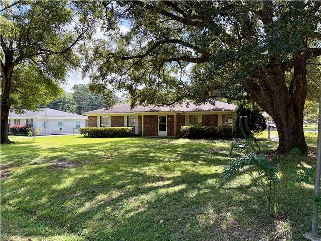 112 Orange Avenue E, Satsuma, AL 36572