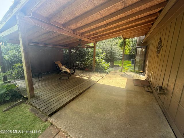328 S Longmeadow Court, Ridgeland, MS 39157