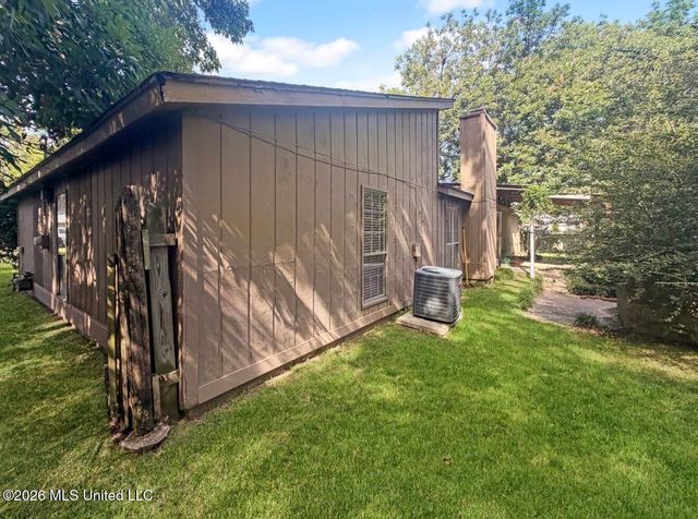 328 S Longmeadow Court, Ridgeland, MS 39157