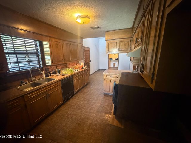 328 S Longmeadow Court, Ridgeland, MS 39157