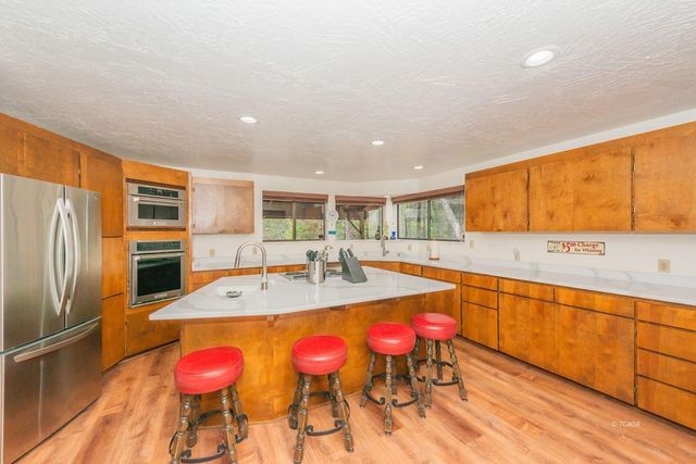 399 & 410 Lake Forest Drive, Trinity Center, CA 96091