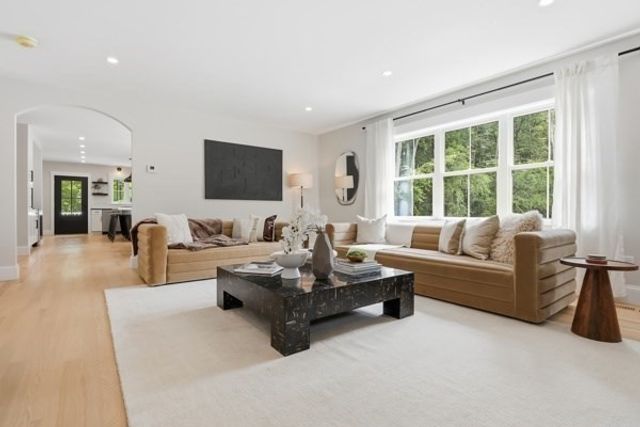 158 Lake St, Wilmington, MA 01887