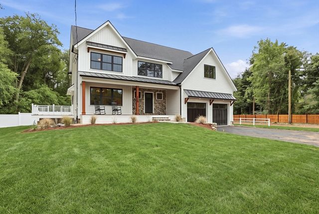 158 Lake St, Wilmington, MA 01887