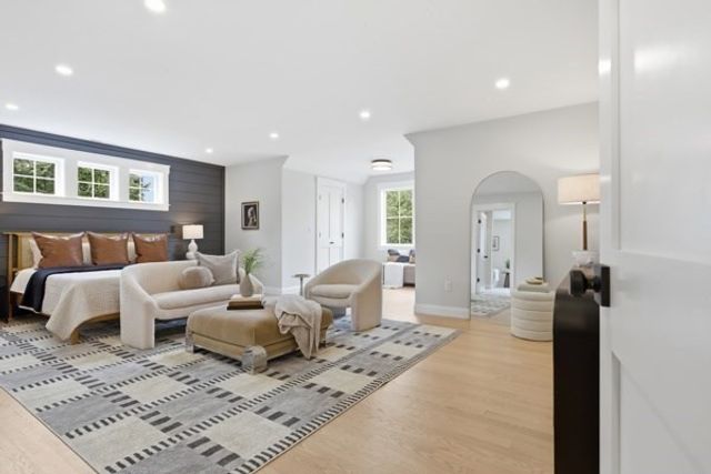158 Lake St, Wilmington, MA 01887