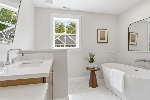 158 Lake St, Wilmington, MA 01887