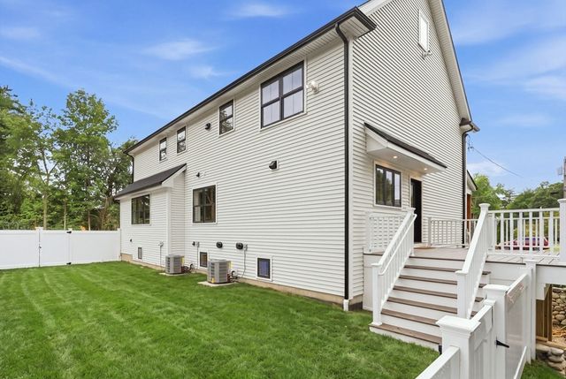 158 Lake St, Wilmington, MA 01887