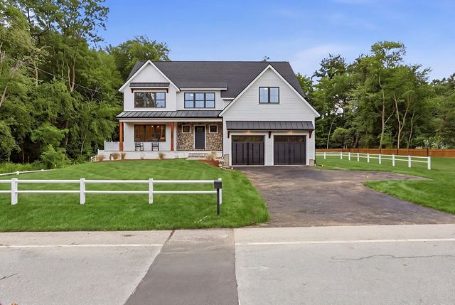 158 Lake St, Wilmington, MA 01887