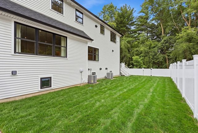 158 Lake St, Wilmington, MA 01887