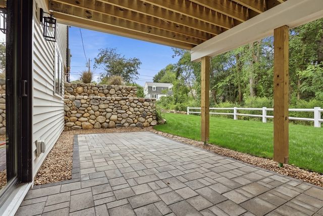 158 Lake St, Wilmington, MA 01887