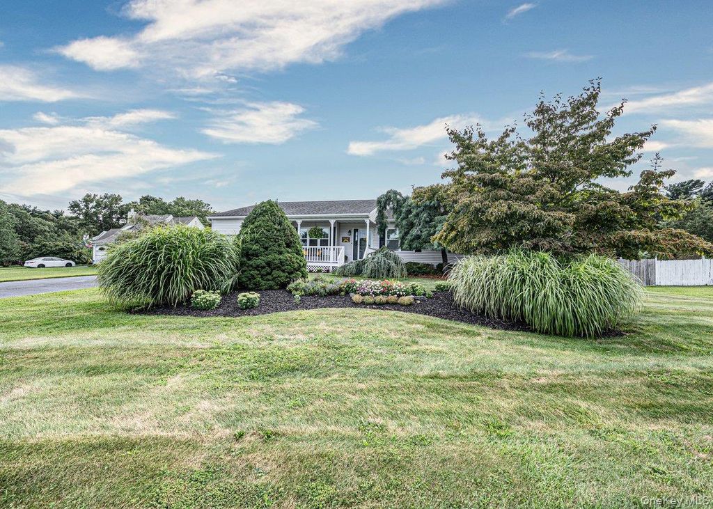 39 Creekside Drive, Middle Island, NY 11953 — photo 4