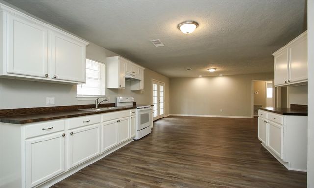 5019 Westwood, Dickinson, TX 77539