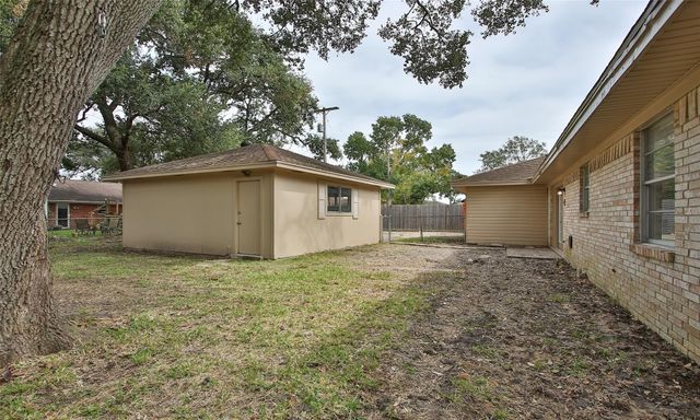 5019 Westwood, Dickinson, TX 77539