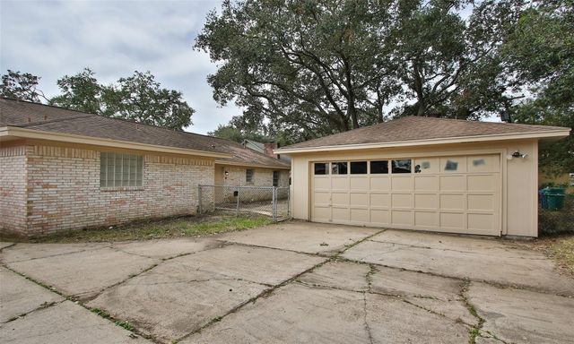 5019 Westwood, Dickinson, TX 77539