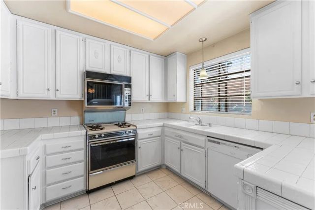 38242 7th West, Palmdale, CA 93551