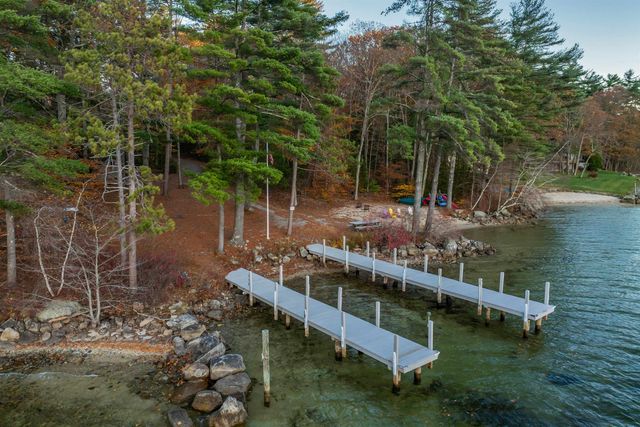 27 Abenaukee Drive, Wolfeboro, NH 03894