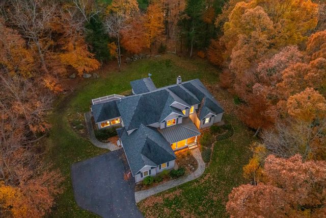 27 Abenaukee Drive, Wolfeboro, NH 03894