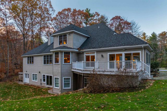 27 Abenaukee Drive, Wolfeboro, NH 03894