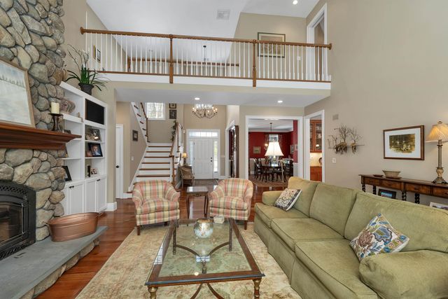 27 Abenaukee Drive, Wolfeboro, NH 03894