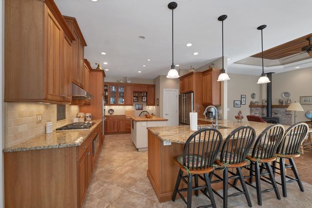 27 Abenaukee Drive, Wolfeboro, NH 03894