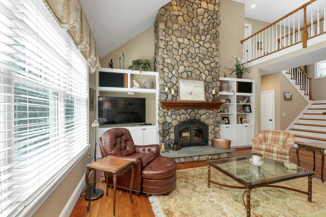 27 Abenaukee Drive, Wolfeboro, NH 03894